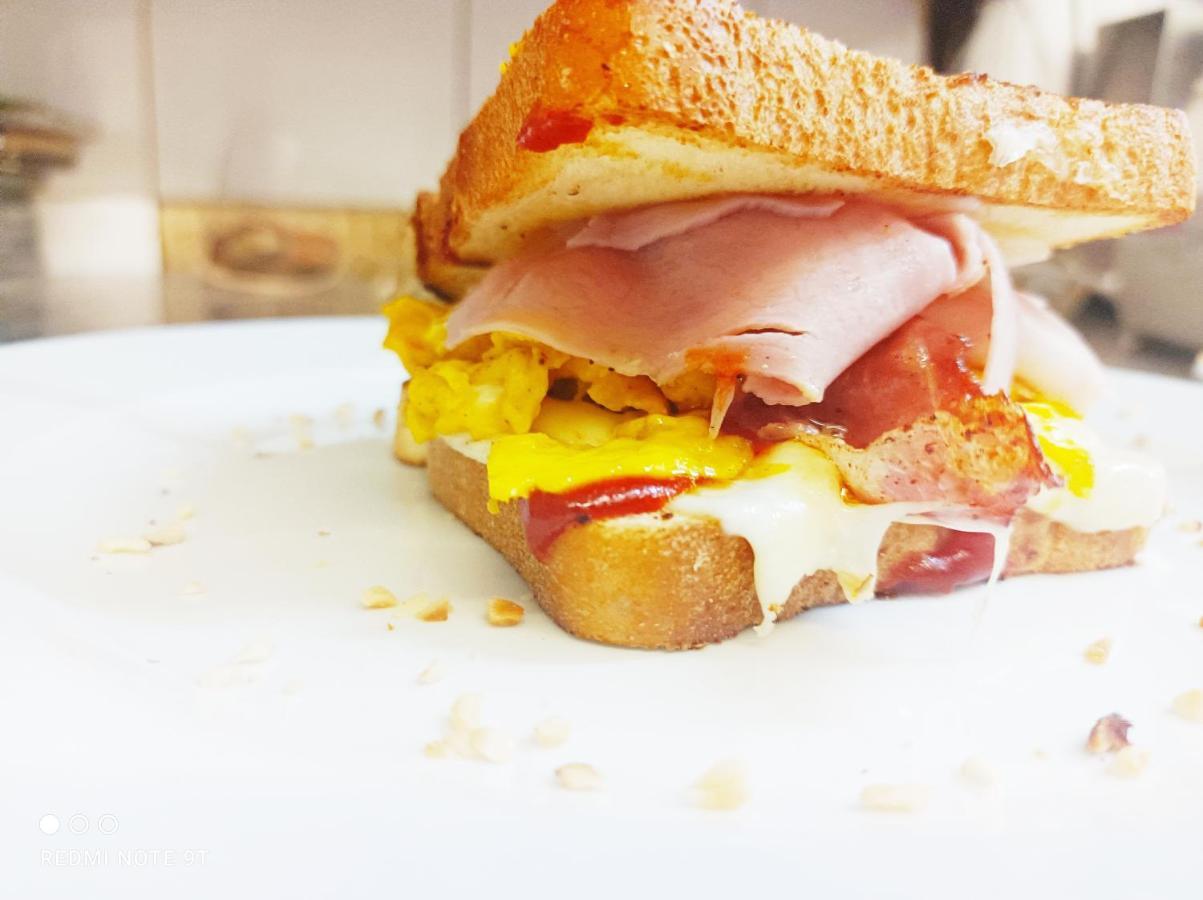 Garisenda -b&b&brunch In Centro A Riccione-