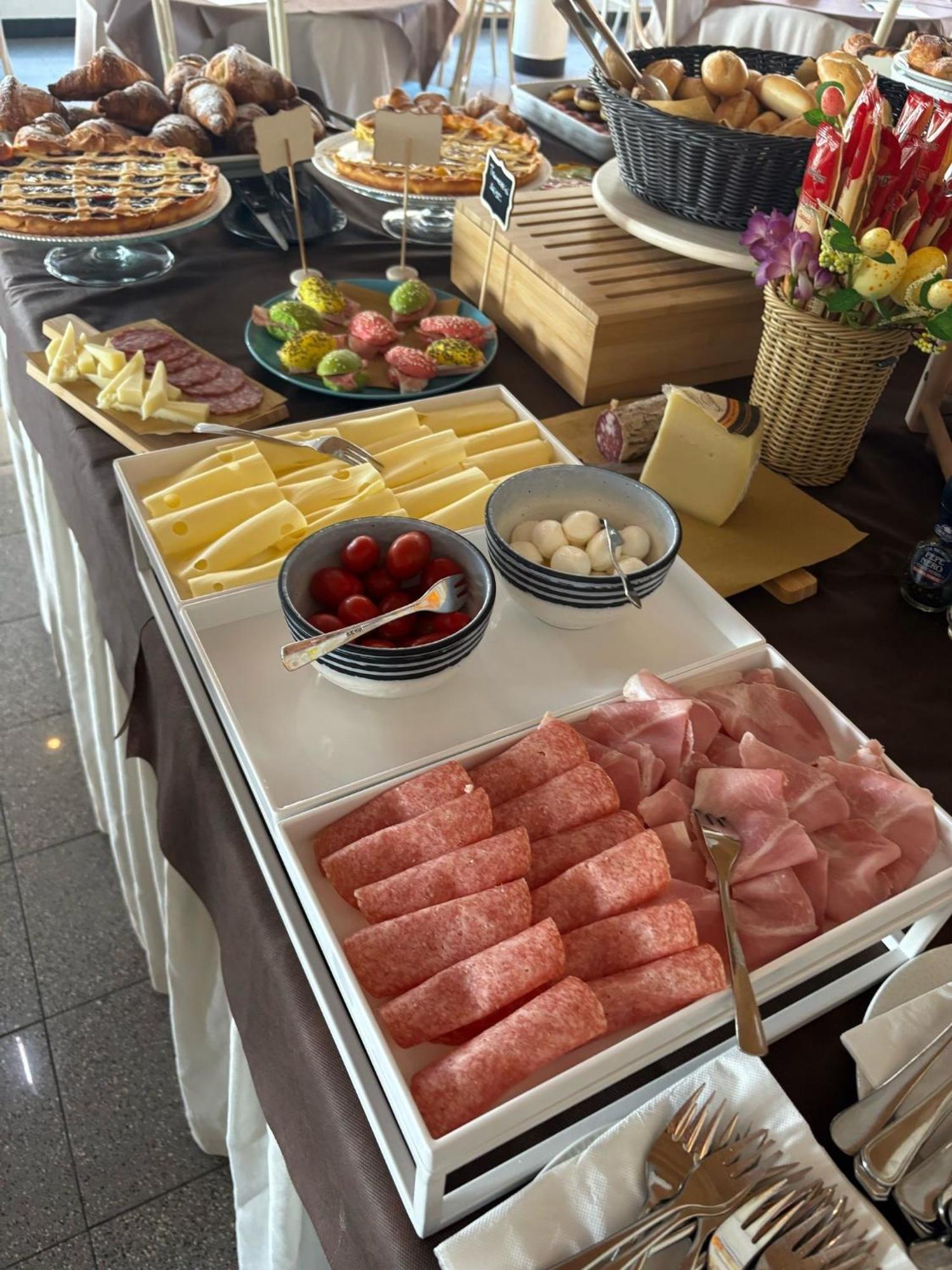 Garisenda -b&b&brunch In Centro A Riccione-