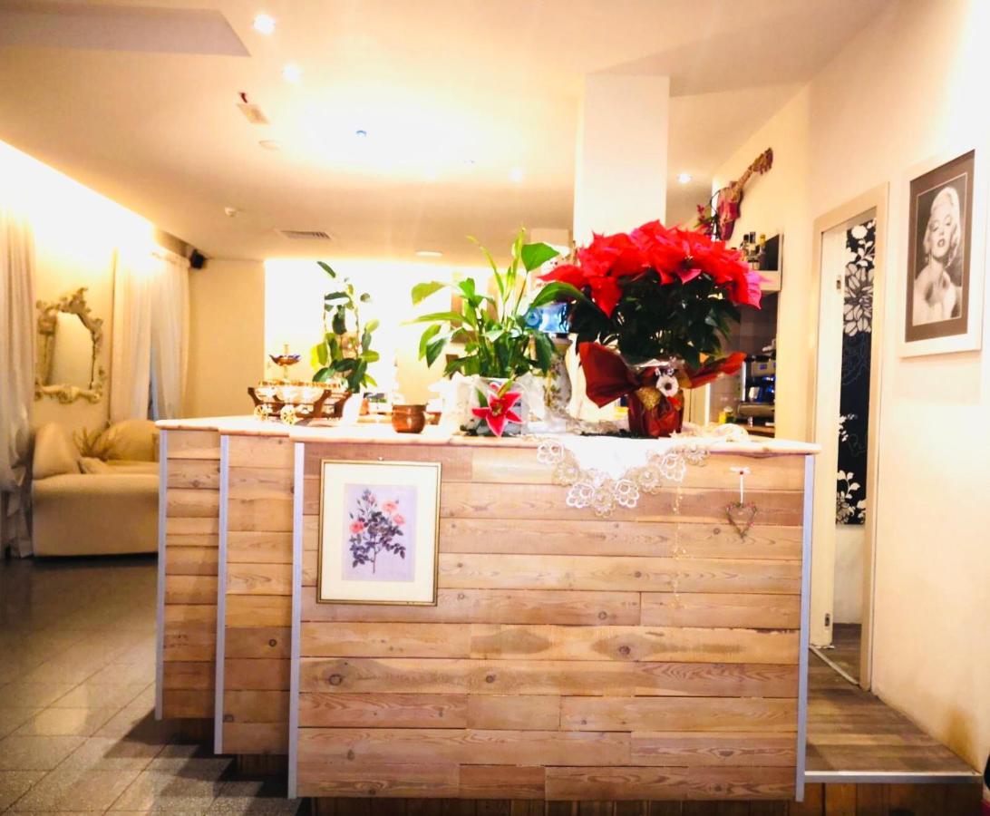 Hotel Garisenda -b&b&brunch In Centro A Riccione- Riccione